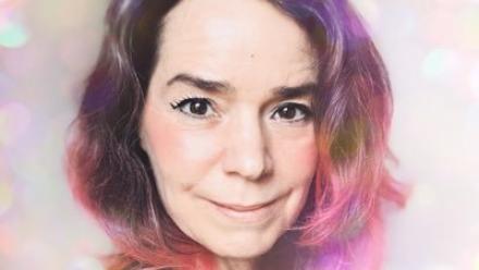 head shot of Laini Taylor with a sparkly background