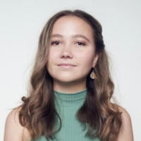 Head shot of Lauren Hogg