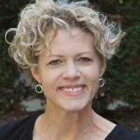 Head shot of Victoria McDonough outside