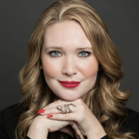 head shot of author, Sarah J. Maas